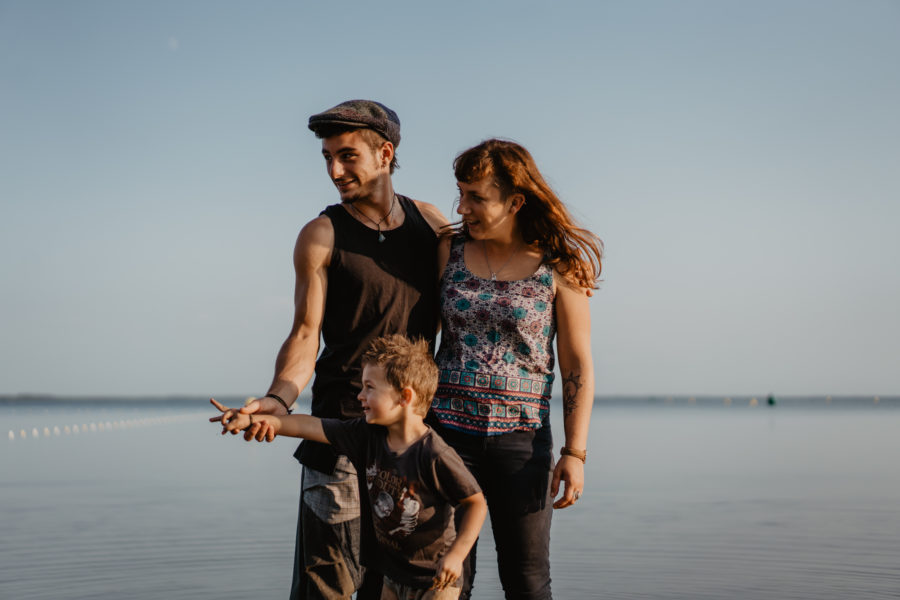 Photos l Séance famille les pieds dans l’eau